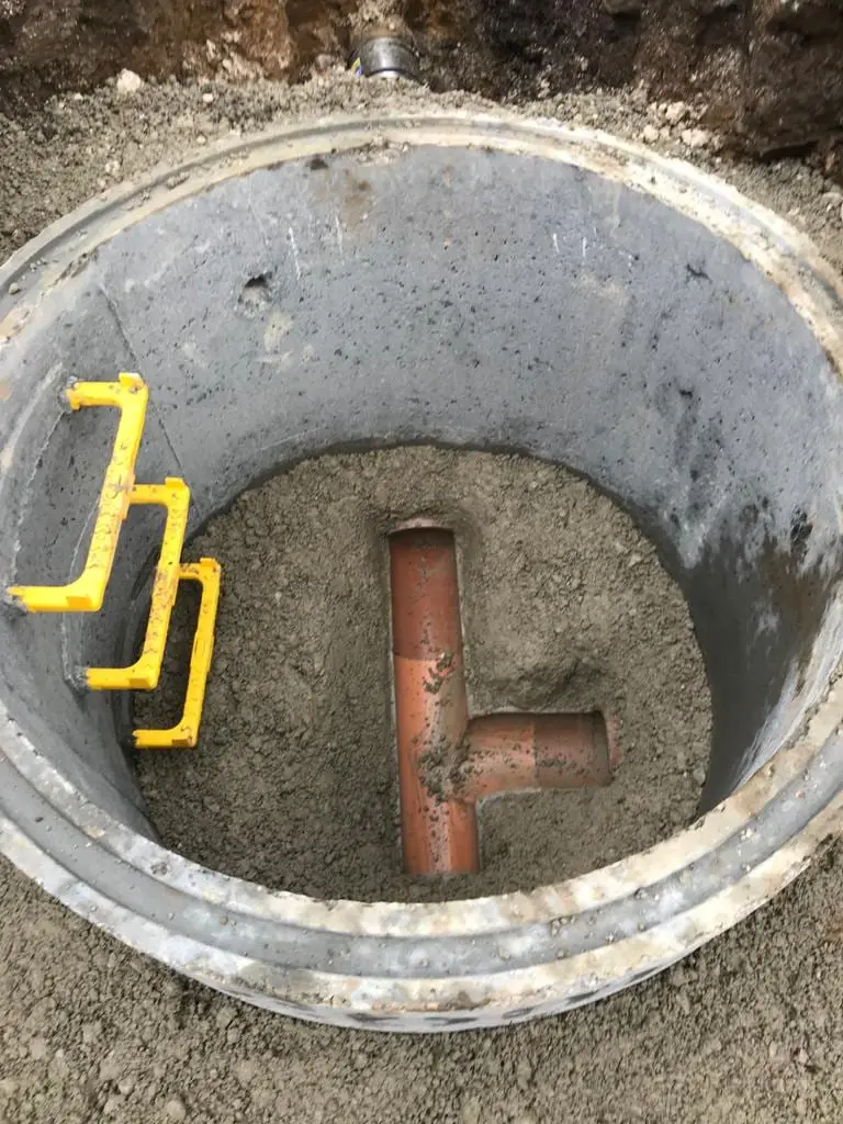 Precast manhole chamber with connected drainage runs